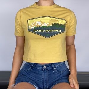 COLUMBIA Short Sleeve Crop Top Hiking Gold Size Small‎ Casual Outdoors